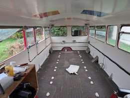 Le petite bus en bas